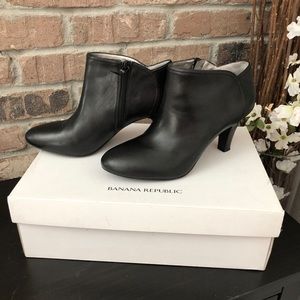 Banana Republic Black Stella booties